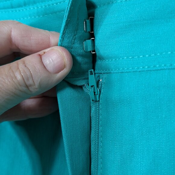Larry Levine Cropped Pants with Button Accents Teal Size 18W NWT - Picture 6 of 14